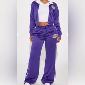 Women’s Lakers Track Suit with wide leg pants Sz lg